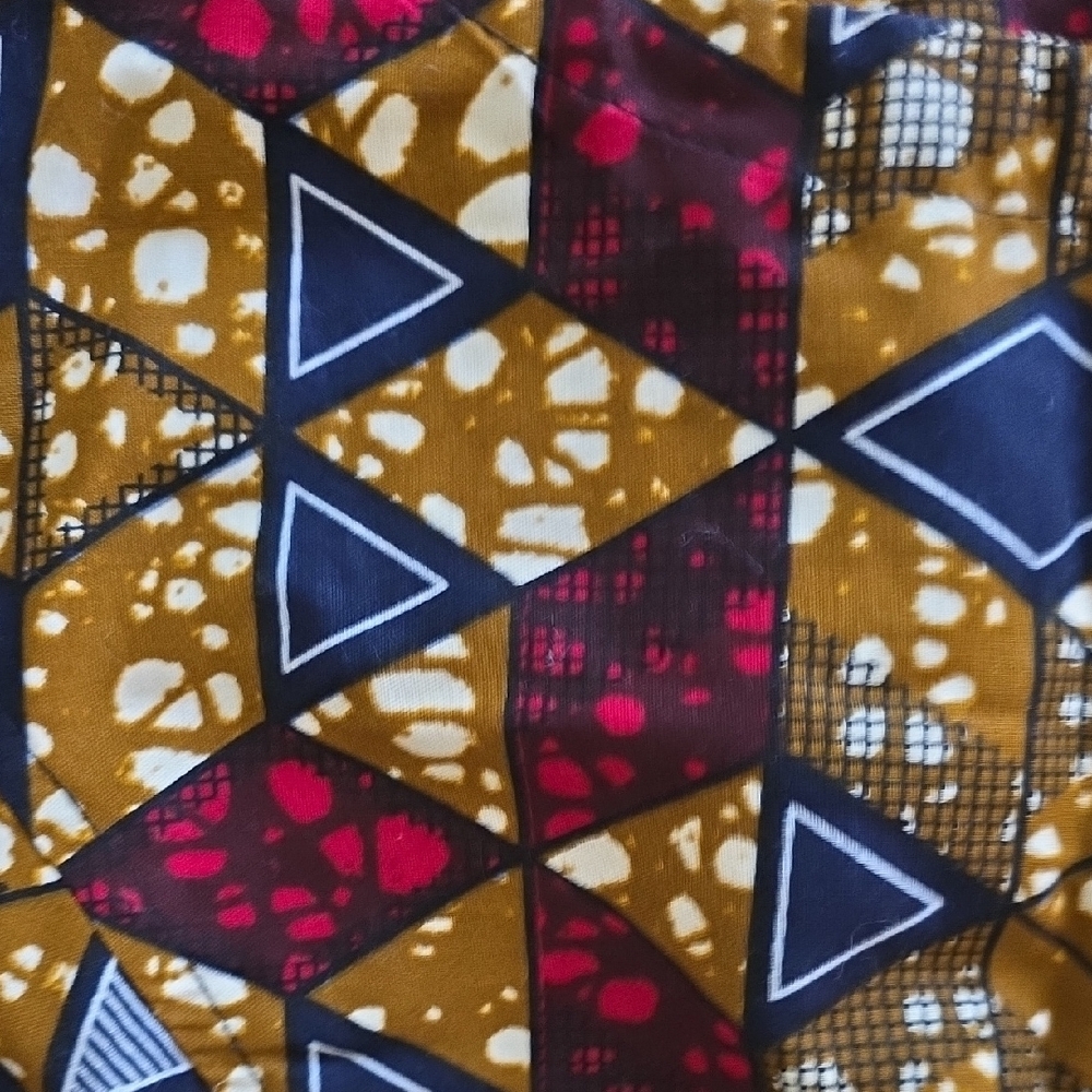 Geometric Patterned Top - Picture 4 of 4